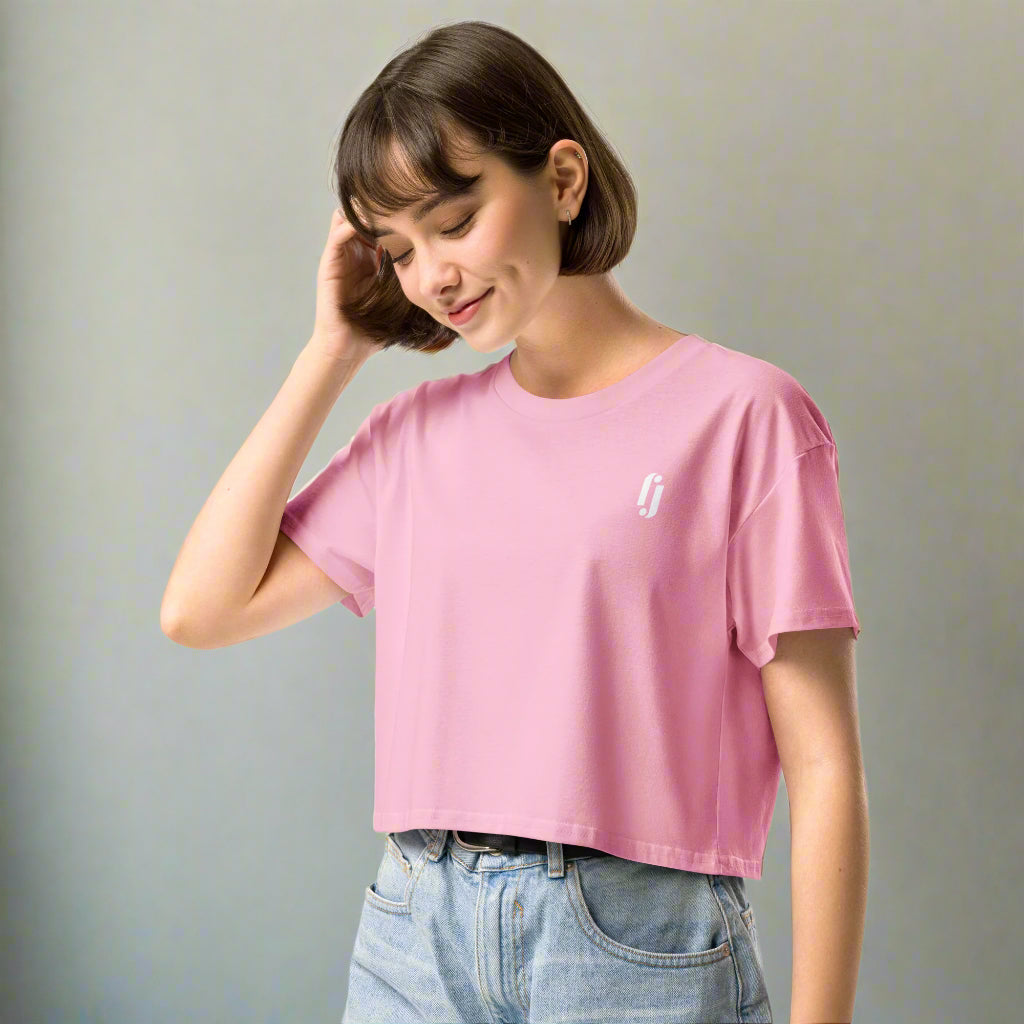 Woman in pink crop top from fjunku